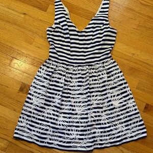 Lilly Pulitzer Roswell White and Blue Dress Size 10